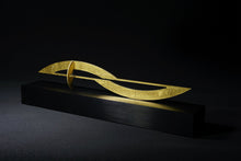 Load image into Gallery viewer, Around Five Gold Leaf 3N Sculpture of Time
